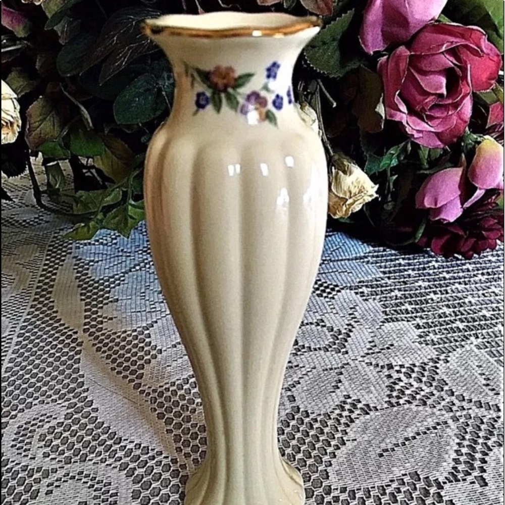 Beautiful Lenox Floral Cream Bud Vase